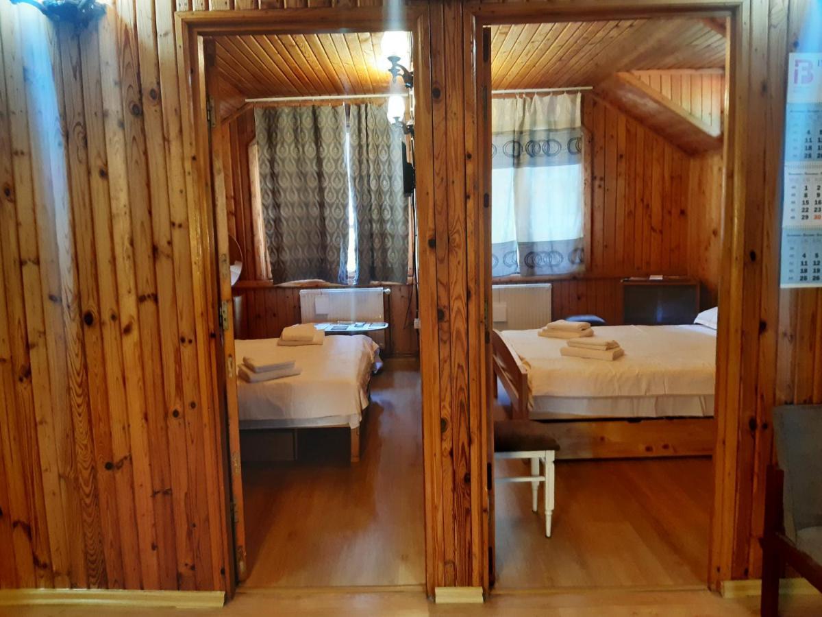 Rustic Regal Apartment Sinaia Bagian luar foto