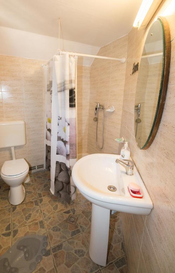 Rustic Regal Apartment Sinaia Bagian luar foto